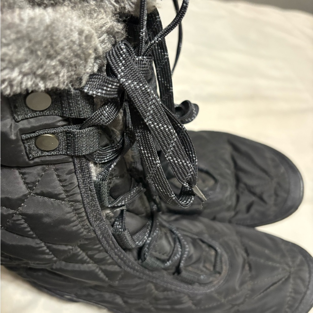 Columbia Women's Black Quilted Winter Boots - Picture 14 of 15